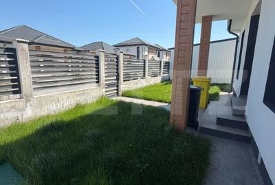 Casă cu 4 camere în Cârcea