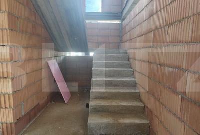 Casă cu 4 camere cu Teren 350 Mp în Central - 1