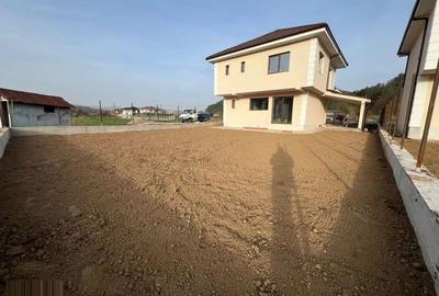 Casă individuală cu 4 camere cu Canalizare în Luna de Sus - 1