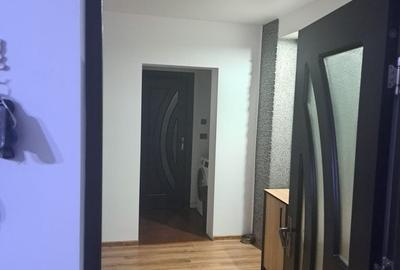 Apartament cu 2 camere semidecomandat în Micro 4 - 2