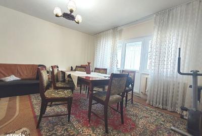 Apartament cu 3 camere decomandat în Prundu