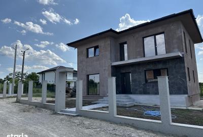 Casă cu 4 camere cu Teren 500 Mp în Podu Roș