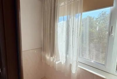 Apartament cu 3 camere semidecomandat în Casa de Cultură