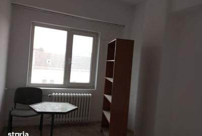 Apartament cu 4 camere decomandat în Mărăști