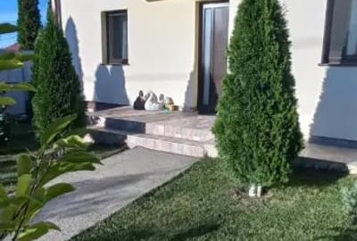 Casă cu 4 camere în Mănăstirea Doamnei