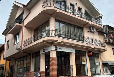 Spațiu comercial, de 96 mp, în Central - 8