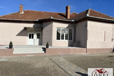 Casă individuală cu 3 camere cu Teren 900 Mp în Central