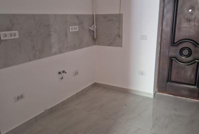 Apartament cu 2 camere semidecomandat în Traian