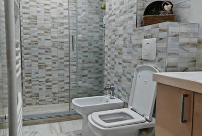 Apartament cu 3 camere semidecomandat în Tractorul - 8