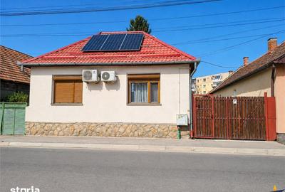 Casă cu 4 camere cu Canalizare în Central - 1