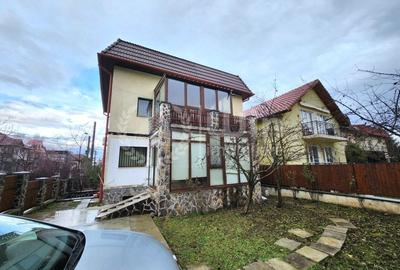Casă individuală cu 10 camere cu Canalizare în Zorilor - 1