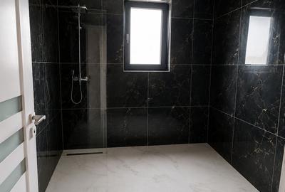 Casă cu 4 camere cu Teren 280 Mp în Central