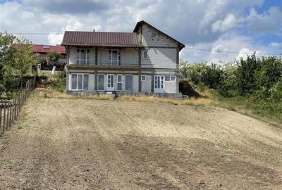 Casă individuală cu 4 camere cu Teren 1600 Mp în Malcoci - 1