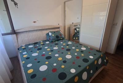 Apartament cu 3 camere semidecomandat în Craiovei
