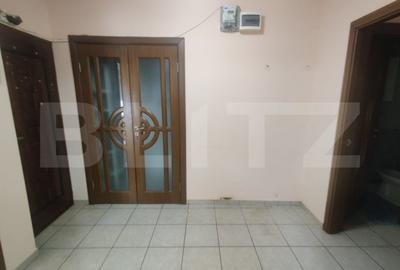 Apartament cu 3 camere semidecomandat în Rogerius