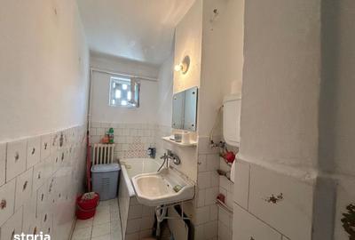 Apartament cu 2 camere semidecomandat, mobilat în Craiovița Nouă