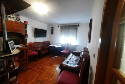 Apartament cu 3 camere în Calea Romanului