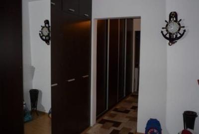 Apartament cu 3 camere decomandat în Lăpuș