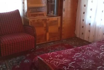 Casă cu 2 camere decomandat în Central