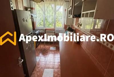 Apartament cu 4 camere decomandat în Gorjului