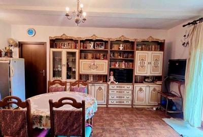Casă cu 4 camere în Racovița