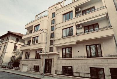 Apartament cu 4 camere semidecomandat în Armeneasca
