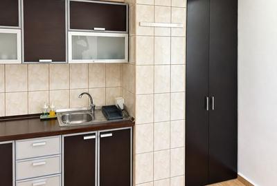 Apartament cu 4 camere semidecomandat în Moșilor