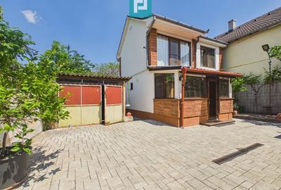 Casă individuală cu 6 camere cu Canalizare în Bujac