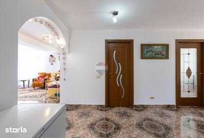 Casă cu 6 camere cu Teren 998 Mp în Hemeiuș