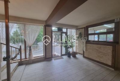 Spațiu comercial, de 320 mp, în Central - 14