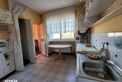 Apartament cu 3 camere semidecomandat în Micro 16