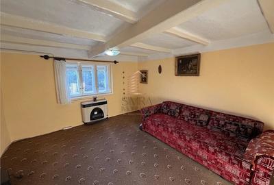 Casă cu Teren 4600 Mp în Periferie
