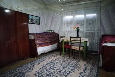 Casă cu 5 camere în Racovița