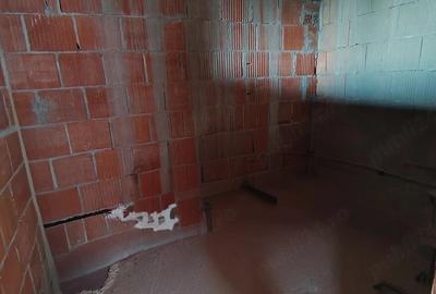 Casă cu 5 camere cu Teren 1600 Mp în Central - 4