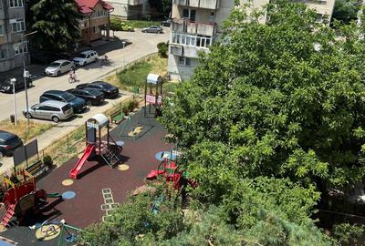 Apartament cu 3 camere semidecomandat în Valea Călugărească