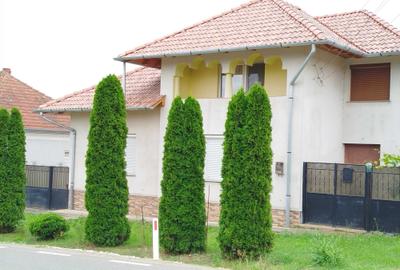 Casă cu 3 camere decomandat în Cuied