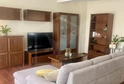 Apartament cu 3 camere semidecomandat, mobilat în Europa