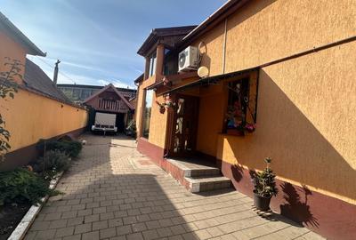 Casă cu 4 camere cu Teren 250 Mp în Lazaret