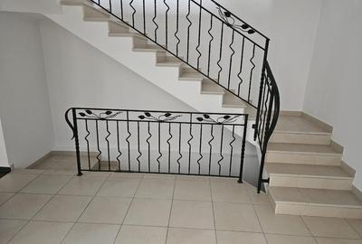 Casă individuală cu 6 camere cu Canalizare în Domenii - 12