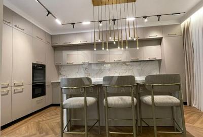 Duplex cu 8 camere cu Canalizare în Pipera