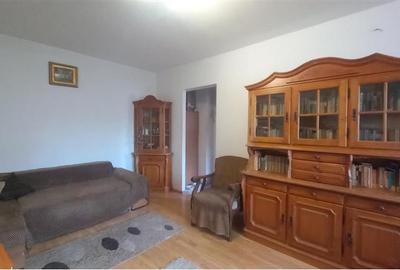 Apartament cu 4 camere semidecomandat în Brâncoveanu