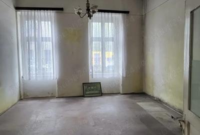 Casă cu 2 camere cu Teren 74 Mp în Central - 2