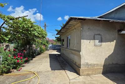 Casă individuală cu 3 camere cu Canalizare în Poienarii Vechi