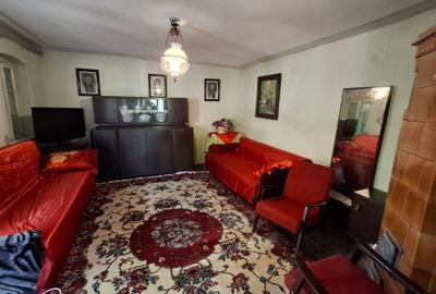 Casă cu 4 camere cu Teren 2360 Mp în Central