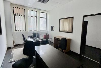 Spațiu comercial, de 144 mp, în Central - 4