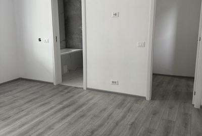 Apartament cu 3 camere semidecomandat în Ostroveni
