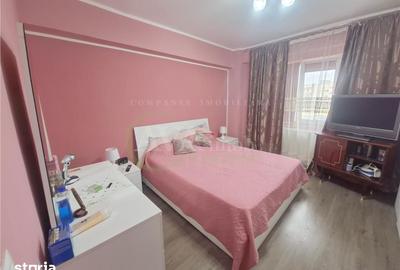 Apartament cu 3 camere semidecomandat în Republicii