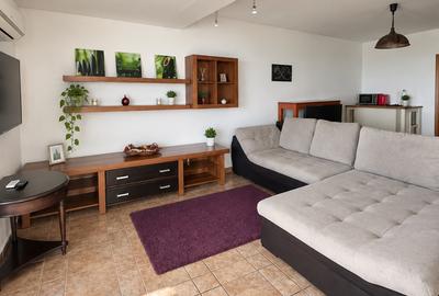 Apartament cu 3 camere decomandat, mobilat în Faleza Nord