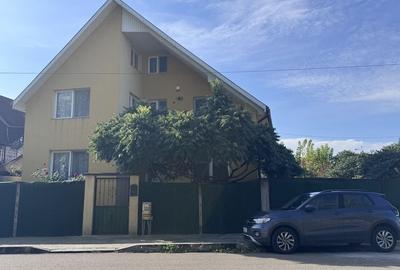 Casă cu 4 camere în Calea Clujului