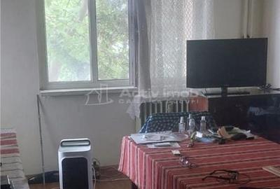 Apartament cu 2 camere decomandat în Sărari